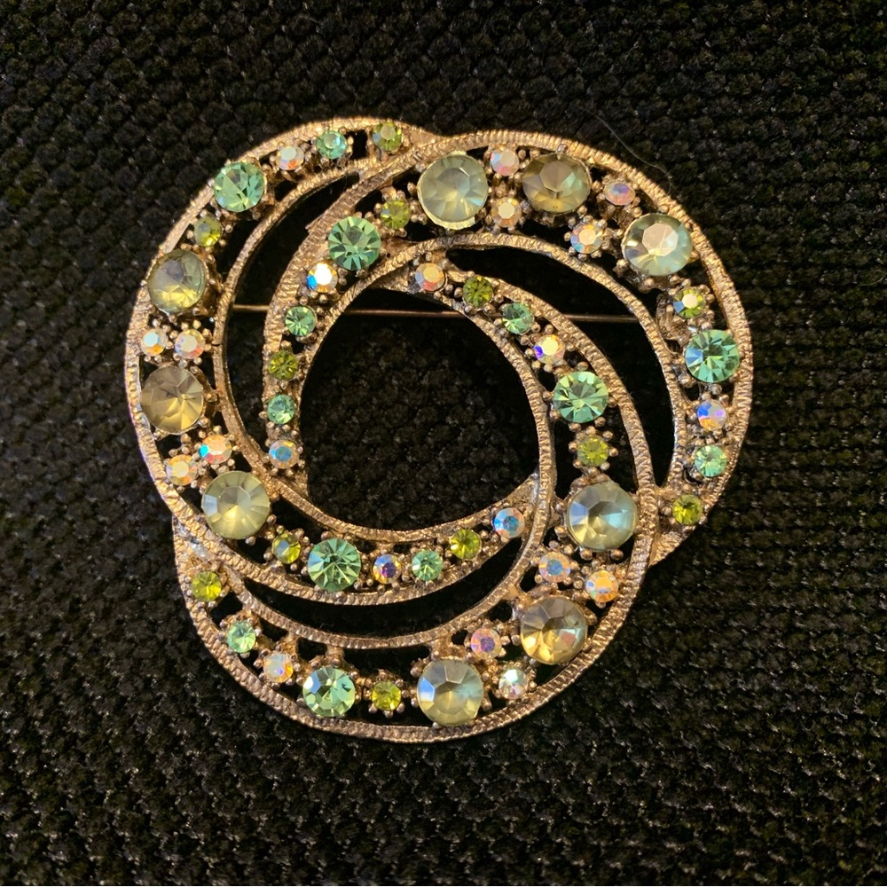 Green Crystal Love Knot Brooch